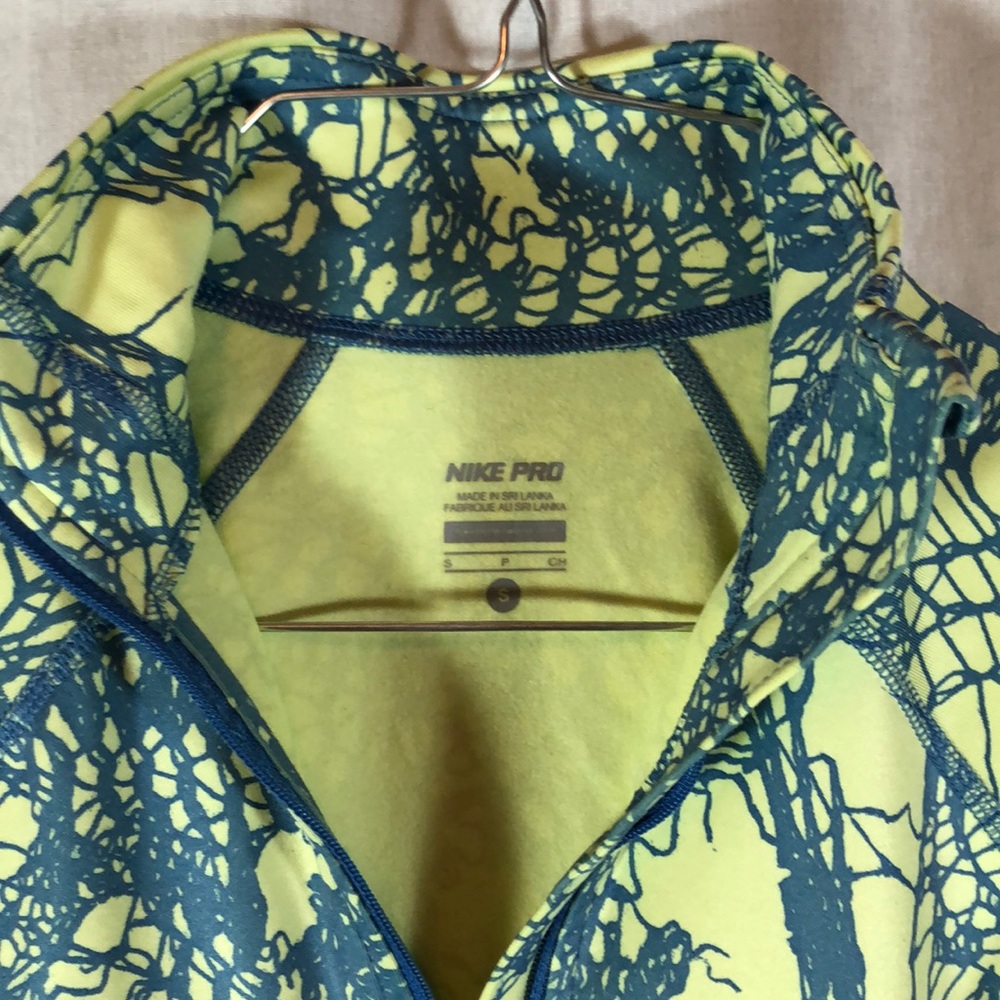 NIKE PRO Dri-Fit Zip Up Jacket size Small - Picture 2 of 6